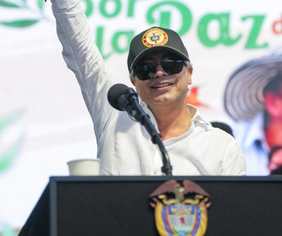 Redes Sociales @gustavopetrourrego