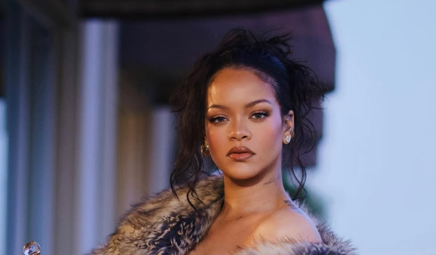 Redes Sociales @badgalriri