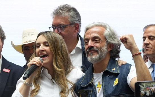 Redes Sociales @jdoviedoar