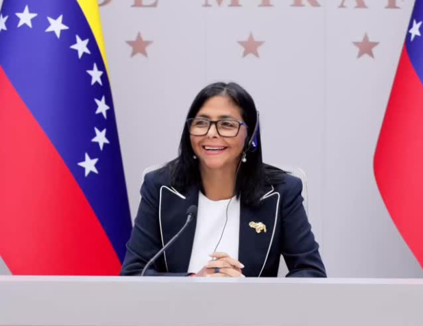 Redes Sociales @delcyrodriguezv