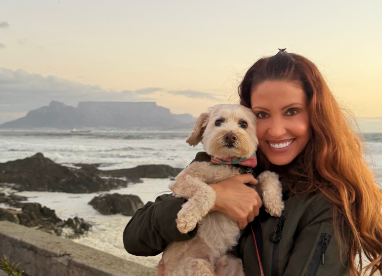 Redes Sociales @shannonelizabeth