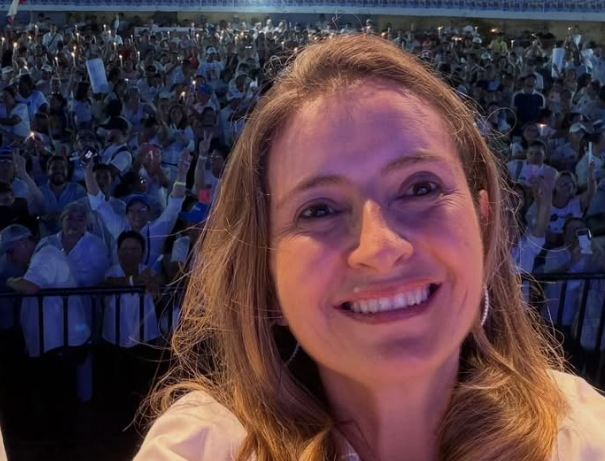 Redes Sociales @palomavalencial