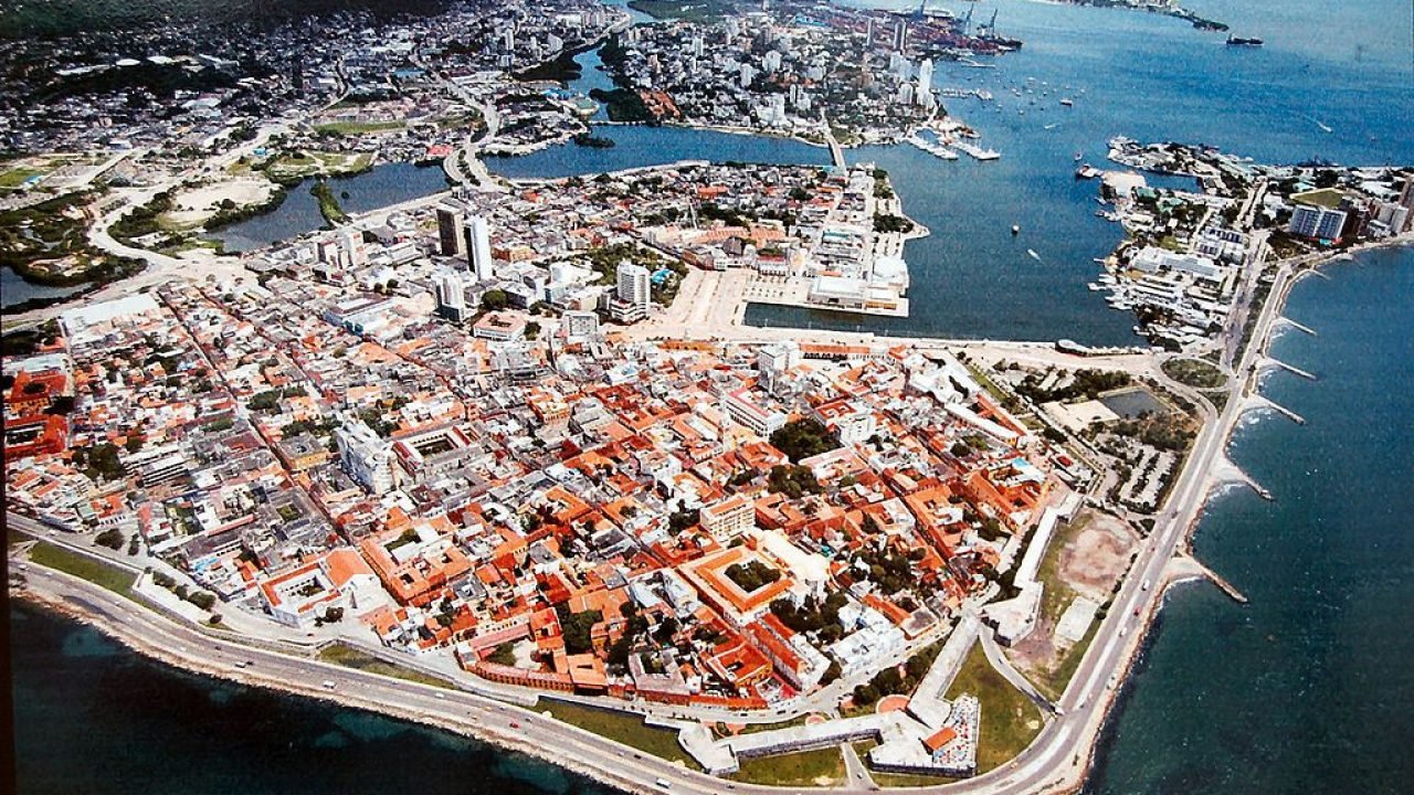 1024px-Cartagena_de_Indias_panorámica_aérea