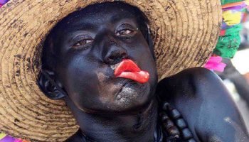 Conoce la historia de los tradicionales ‘negritos’ que se ven en las Fiestas de Independencia