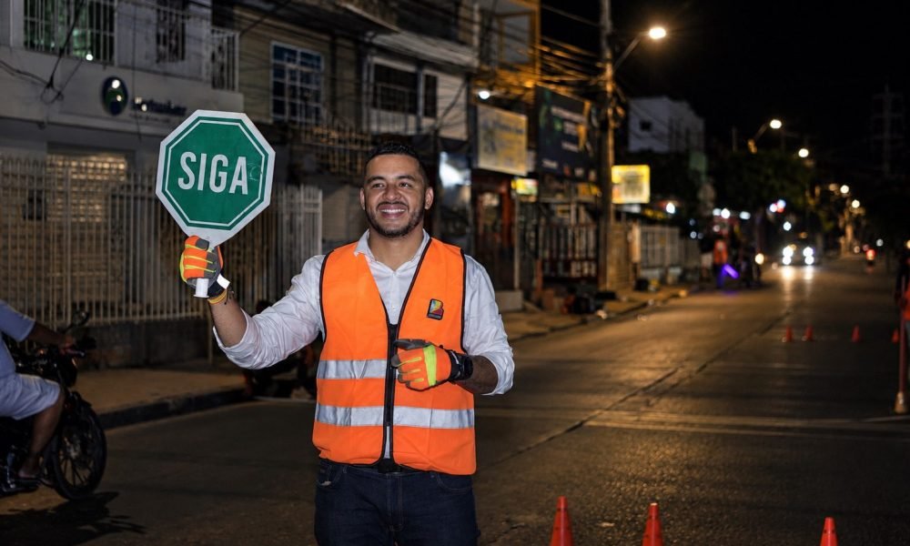 «La seguridad de los niños no se aplaza»: Bejarano y vecinos de San Fernando pintan cebra frente a colegio de Cartagena