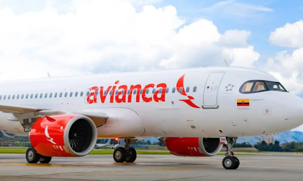 «Me dejaron tirado»: Viajero denuncia entre lágrimas que Avianca le canceló sus vuelos cuando iba a celebrar su cumpleaños en Toronto y ya tenía todo