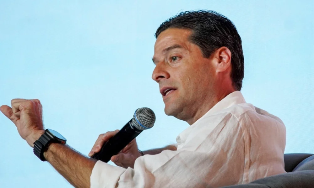 «Necesitamos simplificarle la vida al inversionista»: Ministro de comercio pide reducir trámites para atraer capital a Colombia
