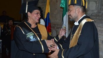 Universidad otorga Doctorado Honoris Causa a Jaqueline Perea, ex candidata a la alcaldía, por defender derechos humanos en la ciudad