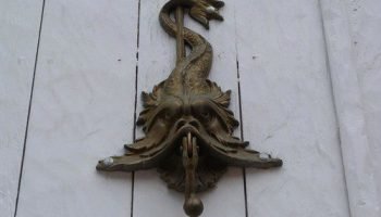 Las aldabas de Cartagena: emblemas de poder y arte en cada puerta