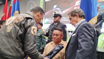 Ganaderos rinden homenaje a héroes de la fuerza pública y entregan vacas como símbolo de paz