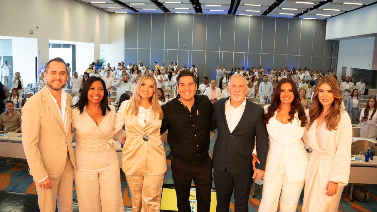 ALEX DE LA ROTTA, ELODIA UCROS, CAROLINA PATERNINA, OSCAR MARTAN, DAVID Y MARISELA SATTLER, SOFIA PATERNINA