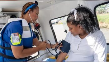 Ambulancia fluvial: esta es la innovadora atención médica que recorre el Canal del Dique salvando vidas