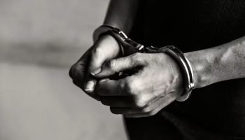 Cárcel a sujeto que se  hizo amigo de adulta mayor para abusar de su nieta