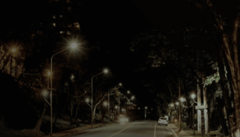 «Me puso el arma en la cara y me gritaba»: asaltan a una mujer en condominio Carioca y expresan preocupación por falta de iluminación.