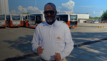 Conductor de Transcaribe hace videos en redes para visibilizar a jóvenes talentos del fútbol cartagenero