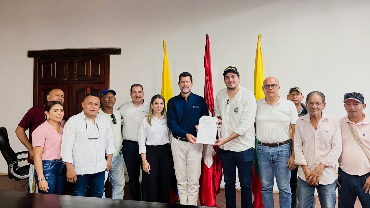 FIRMA DE CONVENIO GASIFICACION CORREGIMIENTOS CARRETEABLES DE MOMPOX - SURTIGAS - DICIEMBRE 2024 (12)