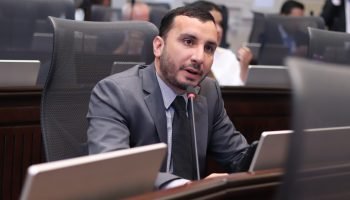 Congresista Fernando Niño exige acción del Gobierno ante retrasos en proyectos de vivienda
