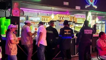Despliegan ‘Caravana por la Vida’ para promover el buen comportamiento en establecimientos nocturnos.