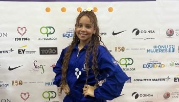 Niña crea un prototipo de bastón inteligente para facilitar la movilidad de personas ciegas y lo presenta en la NASA