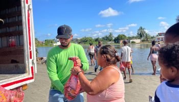 Habitantes de La Boquilla recibieron ayuda con mercados tras sufrir afectaciones por ola invernal