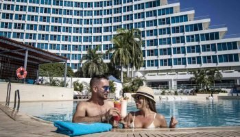 Con más de 160.000 visitantes anuales, Hilton Cartagena combina comodidad, diversión y responsabilidad ambiental