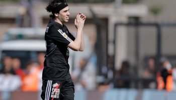 Famoso youtuber debuta como profesional en el fútbol y genera indignación en jugadores de Argentina