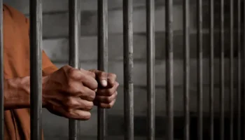 Jóvenes se hacían pasar por vendedores de ollas para extorsionar a comerciantes