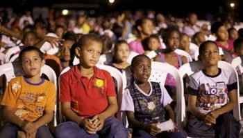 ¡Cine gratis! FICCI lleva las mejores películas a los barrios de Cartagena con «Cine en los Barrios»