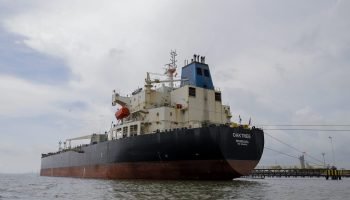 Refinería de Cartagena recibe 100 mil barriles de Jet A1 para fortalecer el suministro de aviación