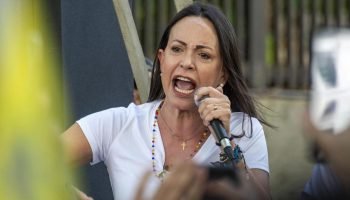 María Corina aparece tras 133 días de clandestinidad: moviliza a miles de Venezolanos un día antes de la posesión de Maduro