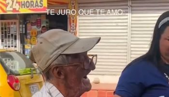 ¡Qué bonito! Comunidad se pone de acuerdo y le compra todo la mercancía a abuelito que se dedica a vender en el calles