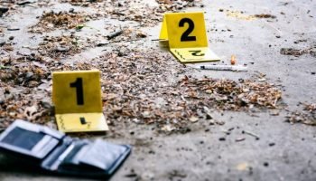 Mujer de 26 años muere tras recibir disparo en medio de atentado contra delincuente