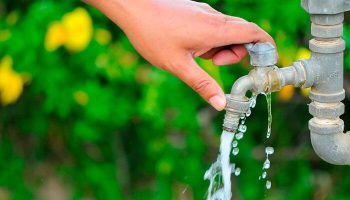 ¡Pilas! Ahorro de agua sería obligatorio a partir de noviembre y pondrían multas a quienes no cumplan
