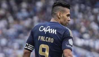 Sin escoltas y con máscara: Falcao García vivió Halloween como un ciudadano más en un centro comercial 