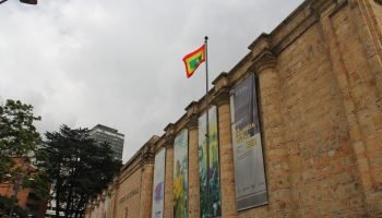 ¡Qué orgullo! Museo Nacional rinde homenaje a Cartagena elevando «La Cuadrilonga» por la independencia 