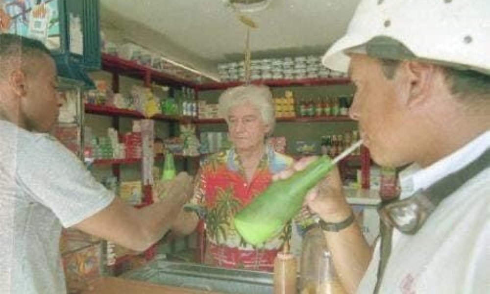 “Para un día feliz, un jugo de maíz”: El legado de Toño Flórez en el barrio Manga