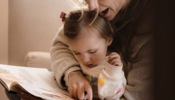 En solo 6 meses, Un Regalo Llamado Colombia ha vendido más de 2,000 copias tras lanzamientos exitosos en Qatar, Emiratos Árabes Unidos y Colombia