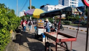 Alcaldía busca que motos y vendedores informales dejen de invadir andenes de La Castellana