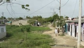 Macabro hallazgo en Palmar de Varela: encuentran cuerpo decapitado en vía pública