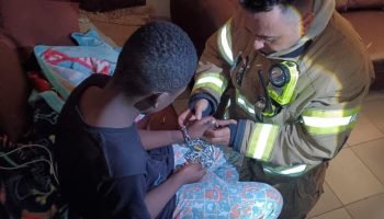 Capturan a mujer por presuntamente encadenar a sus hijos y dejarlos sin comida cuando se iba a trabajar