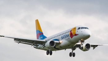 «Le dijo a un amigo por chat que no se sentía bien»: hermana de colombiano que intentó abrir la puerta de un avión