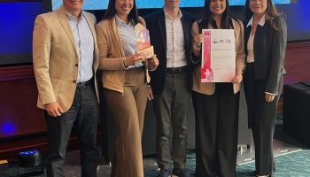 La mujer colombiana trabaja mejor en Comfenalco: el lugar ideal para trabajar en este 2025