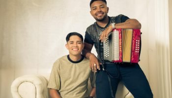 Diego Muñoz y Owen Stiwar presentan “La Esencia”, un DVD en vivo que resalta las raíces del vallenato