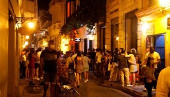 Encuentran sobre andén del Centro Histórico un feto de cinco meses dentro de una bolsa