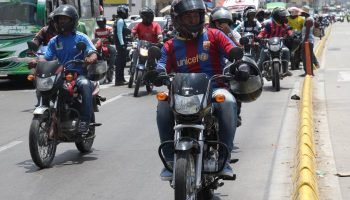 «Pueden decir lo que quieran, pero yo prefiero irme en moto»: cartageneros sobre medios de transporte