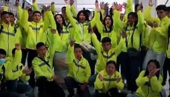 ¡Ya se fueron! Los 70 jóvenes con mejor puntaje en ICFES salieron rumbo a Londres
