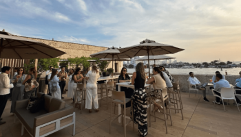 ¿Planea un evento empresarial? Cowork Cartagena ofrece terrazas, catering y vista privilegiada al ma
