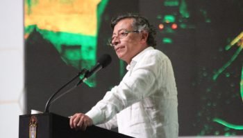 “Si la junta del Banco sigue en la tontería que va, pues subimos el salario”: presidente Petro advierte posible nuevo aumento del mínimo