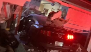 «Fue como una bomba»: joven chocó su auto contra una casa mientras los dueños estaban adentro