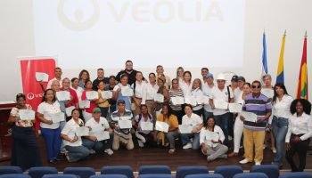 50 líderes comunales se gradúan de la Escuela de Líderes de Veolia y Tecnológico Comfenalco